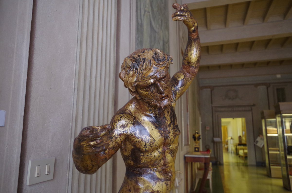 Reggitorciera
 Artista toscano, "Satiro danzante", XVII secolo, 
 legno intagliato e argentato
 #artdesign #maggioalmuseo #museiitaliani