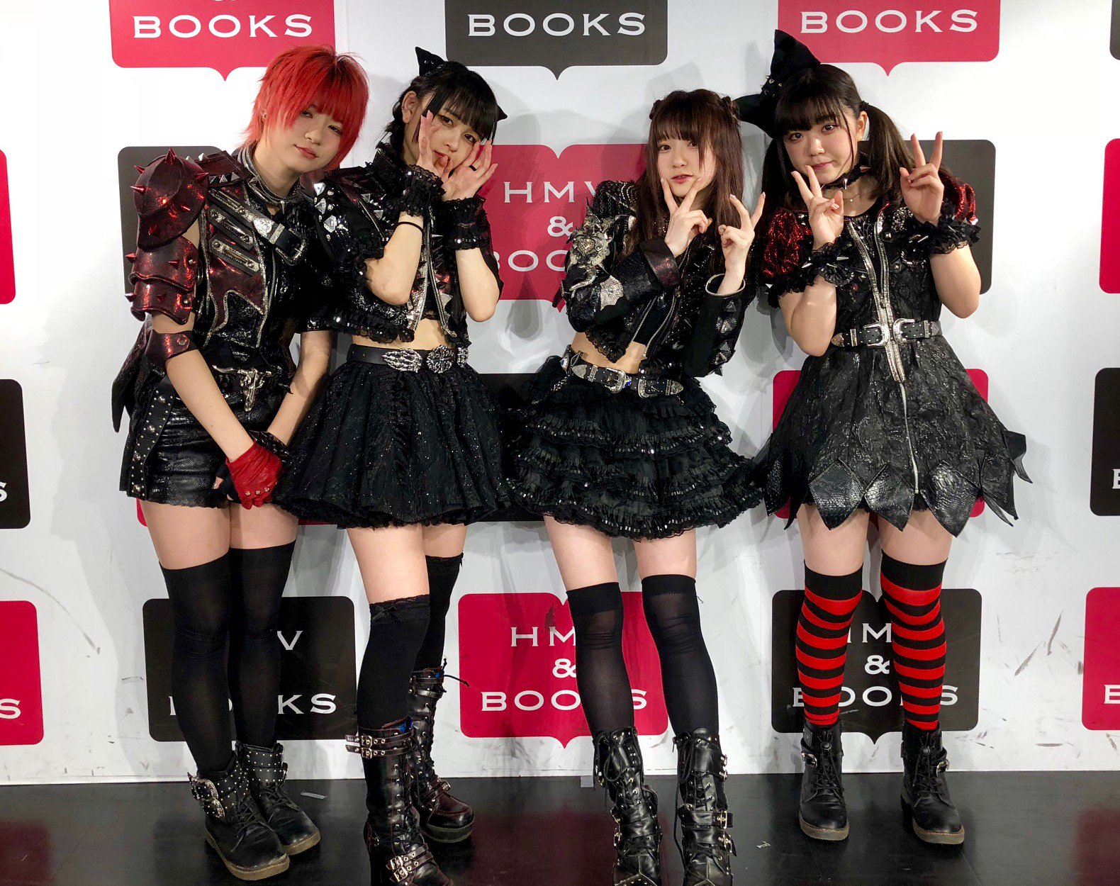 Hmv Books Shibuya Ladybaby 昨日はnewシングル ホシノナイソラ リリースイベントにお越し頂き ありがとうございました メンバーの皆様に当店ミニ色紙にサインを頂きました 抽選で1名様にフォロー Rtでプレゼント 締切6 15 店舗受取り限定 当選