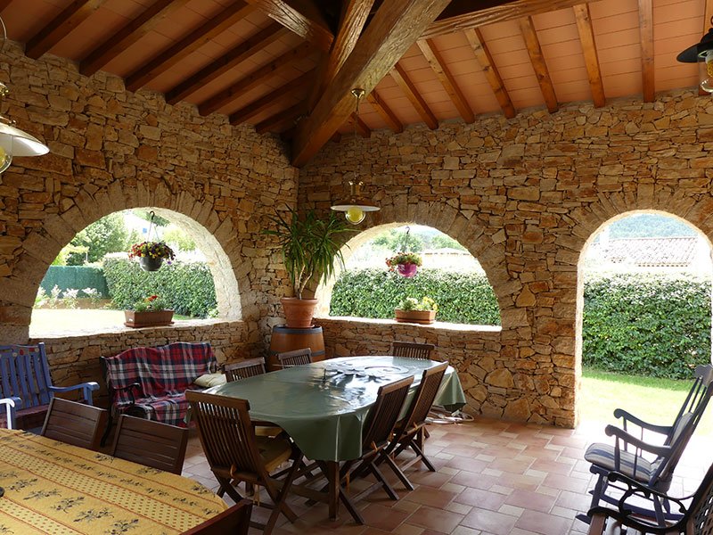 guru_london's tweet photo. #propertyoftheday I just love this summer kitchen/bar and dinning area. Technically it’s a kitchen but I see a bar 🙄 
#provence #forsale #summer #france 

https://t.co/J7JiO1YaIt https://t.co/QlRUOoAwtH