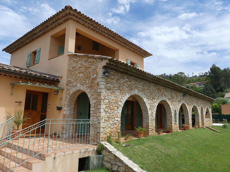 guru_london's tweet photo. #propertyoftheday I just love this summer kitchen/bar and dinning area. Technically it’s a kitchen but I see a bar 🙄 
#provence #forsale #summer #france 

https://t.co/J7JiO1YaIt https://t.co/QlRUOoAwtH