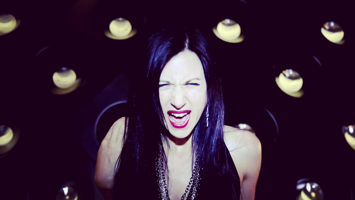 sanguineband's tweet photo. Long Weekends are deeeecentπ€£π
Here's Tarin on location in Las Vegas whilst shooting the "Pretty Girl" music video π½ππ
π£π₯
.
#tarinkerrey #prettygirl #sanguineband #femalesinger #womenofmetal #metal #rocknroll #punk #redlips #musicvideo #lasvegas #nevada https://t.co/TshWQmaVw7