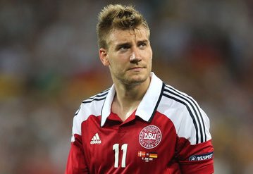 Sporf's tweet photo. 🇩🇰 Rosenborg striker Nicklas Bendtner came off injured with tears in his eyes vs Brann Bergen.
😰 He will now reportedly MISS the World Cup.
😔 A terribly sad day for the world of football. https://t.co/yGtos8yLPi