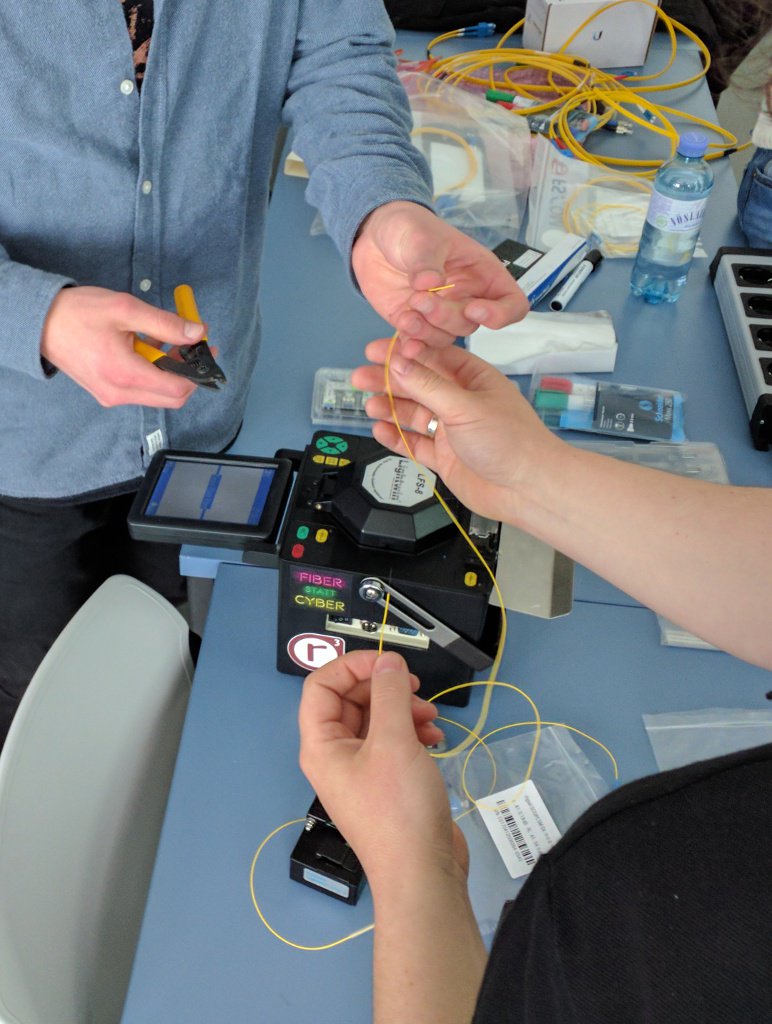 FunkFeuer (@funkfeuer_at) on Twitter photo Fiber statt Cyber!
Die zweitsemestrigen Clinical Engineers vom @FHCampusWien beim *Splice-Workshop* mit <a href="/funkfeuer_at/">FunkFeuer</a>.
Danke @amarvillo
für die Einladung! Fiber statt Cyber!
Die zweitsemestrigen Clinical Engineers vom @FHCampusWien beim *Splice-Workshop* mit <a href="/funkfeuer_at/">FunkFeuer</a>.
Danke @amarvillo
für die Einladung!