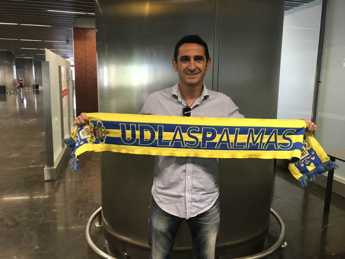 UDLP_Oficial's tweet photo. ¡Bienvenido a Gran Canaria! Comienza la etapa de Manolo Jiménez, nuevo entrenador de la UD Las Palmas. https://t.co/NavWs6TMPu