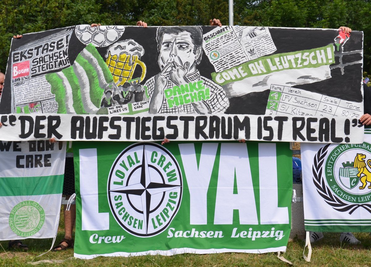 LeipzigSachsen's tweet photo. AUFSTEIGER & MEISTER 2018!
#LFVSL #LeutzscherJungs #SachsenLeipzig #Leipzig #Sachsen #Fussball #sachsenleipzig #sachsenfans #sachsenleipzigfans #leutzscherjungs #leutzsch #bolzplatzkind #fupa #dankeandiefans https://t.co/zkGWChVO2C