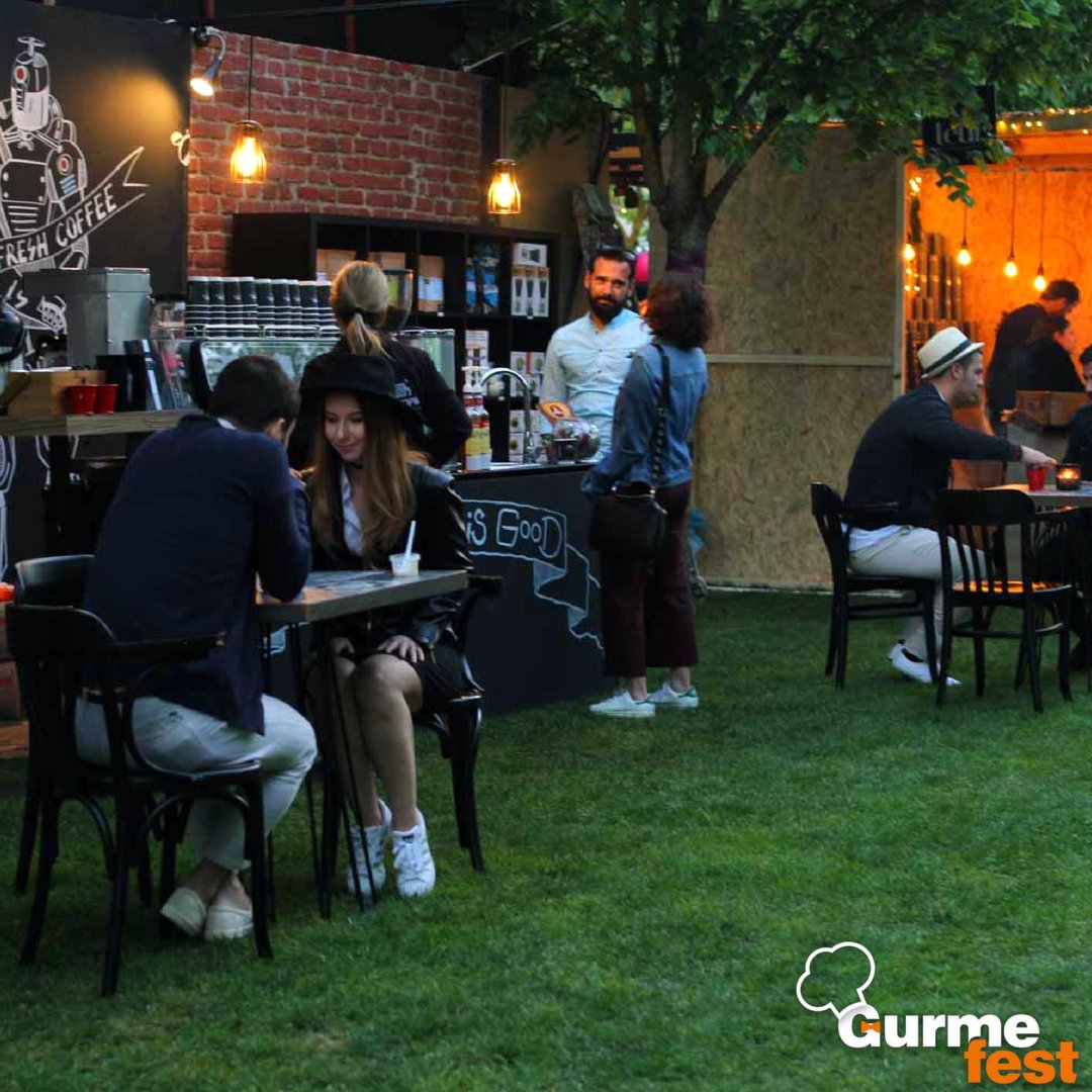 GurmeFest's tweet photo. GurmeFestin çay kahve sohbetlerini unutamayanlar!
Bu yıl da birbirinden gurme çay kahve markaları bizimle olacak👌☕
#gurmefestistanbul https://t.co/YXFuO2OxxY