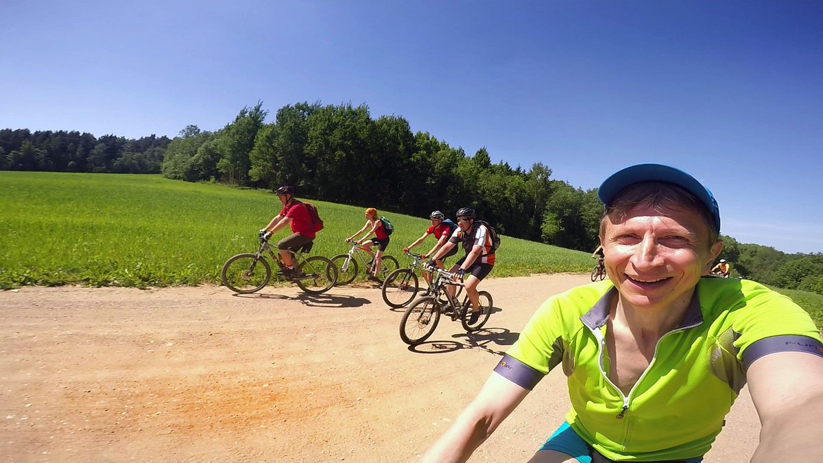 prozabeg's tweet photo. Вясновае лета ў разгары 🌳🌞
Ў выходныя падзівачылі за ваколіцай вялікага горада... 
Za nami #rowerowy weekend! 🚴‍♂️
Гэта была вялікая роварная прыгода 💥
#rower #ровар https://t.co/w3YXl7ylsF
