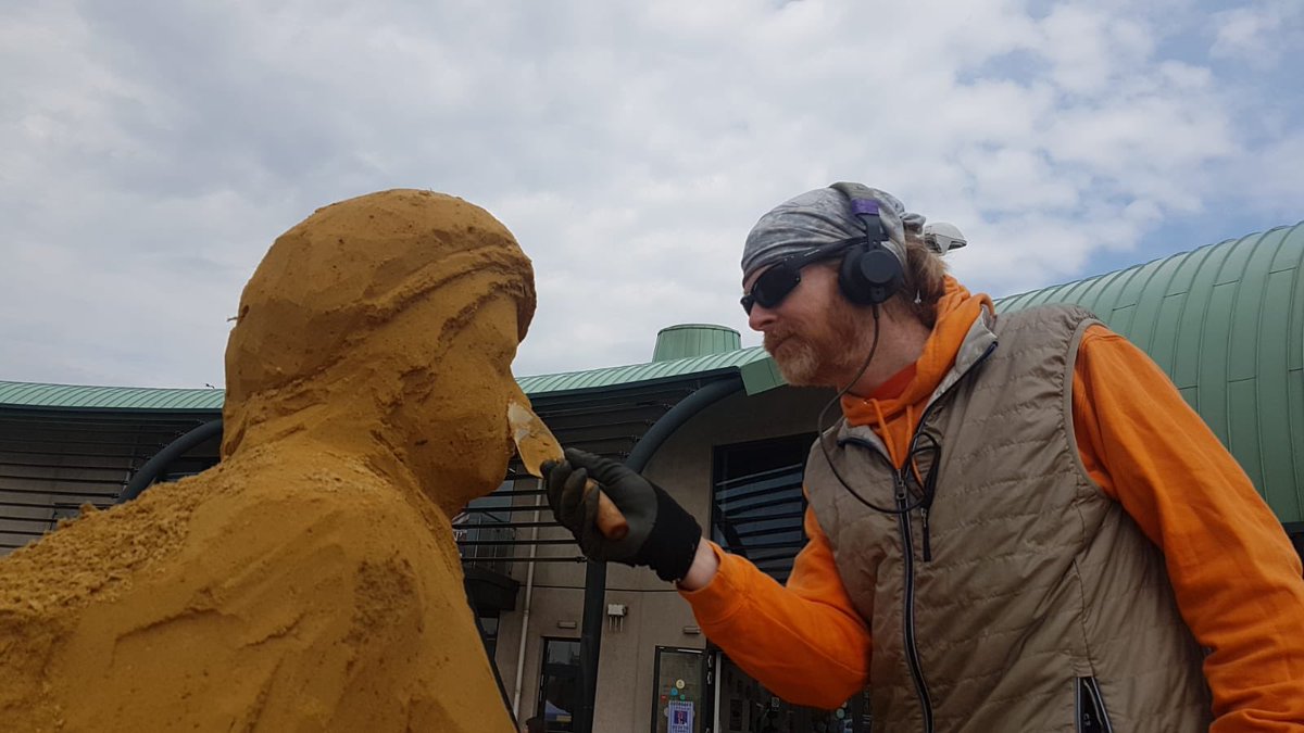 KOTSRedcar's tweet photo. Last day watching live sand sculptures being created in Redcar at TunedIn! @SandSculptureUK @friendsofredcar @Redcartown https://t.co/upFaSTfe0r