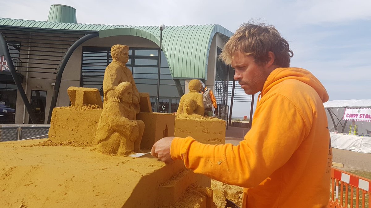 KOTSRedcar's tweet photo. Last day watching live sand sculptures being created in Redcar at TunedIn! @SandSculptureUK @friendsofredcar @Redcartown https://t.co/upFaSTfe0r