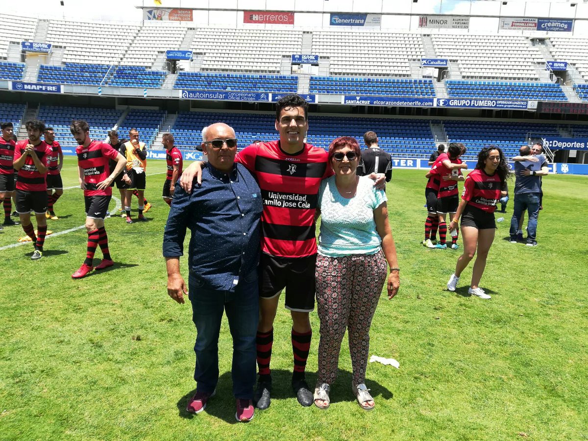 GustavoBerraco's tweet photo. Día inolvidable el vivido ayer. Ascenso a segunda b en el Heliodoro Rodriguez López de Tenerife. Temporada inmejorable la que se ha marcado este equipo, esta familia. Orgulloso de todos vosotros. #asegundab #cositasdelinter https://t.co/zKd2ayqUeo
