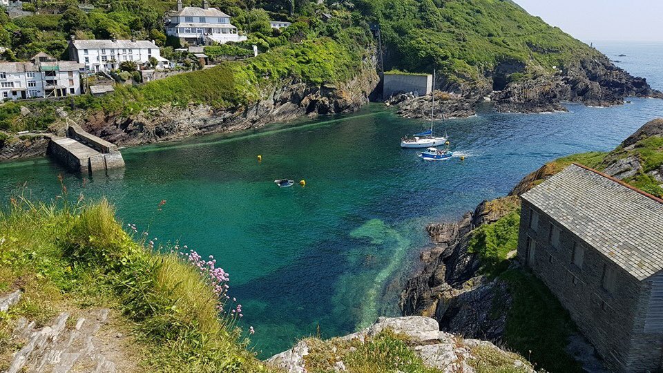 CaptCottageLooe's tweet photo. #BankHoliday and it’s hot hot hot just around the corner in #polperro #cornwall #holidays https://t.co/qAm8Sk62kn