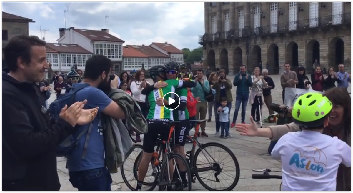 segurosrga's tweet photo. Difícil no emocionarse con este vídeo, que recoge el momento de la llegada de Esteban y Aníbal a la Plaza del Obradoiro con los pequeños valientes de @asion_ https://t.co/f6MCZY4Nut #reto48h #tumetaesmimeta https://t.co/N2sWsIQevZ