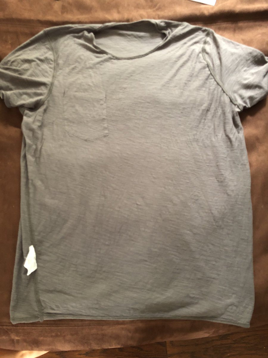 Hey <a href="/Loftdesignby/">Loft design by...</a>. Encore une fois un t shirt qui tourne au premier lavage. Vous mettez quoi dans votre coton pour qu’on ne puisse pas le laver à 30 avec essorage minimum????? Franchement pour le prix c’est abusé. #plusjamaisloft #unefamilledeclientsenmoins