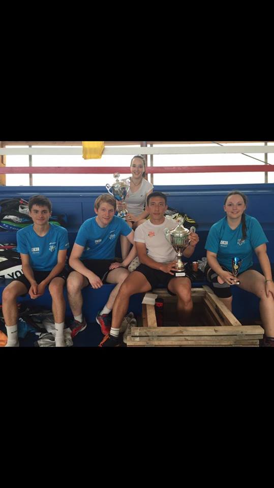 CLTObadminton's tweet photo. Et pendant ce temps-là, le @CLTObadminton remporte les coupes régionales féminine et masculine ! Champions ! 💪💪La deuxième consécutive chez les gars, la première pour les filles ! #teamCLTO https://t.co/p0LmnrvgBm