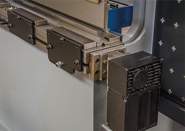 Riquemaq's tweet photo. Electronic #Pressbrake #Ajial PHAS 123: simultaneous work with 4 axes (X, Y1, Y2, R), plus 2 axes (Z1 and Z2). - Bending length: 3200 mm - Power: 120 Tn - Control #ESA KVARA S630 - Compensation table For more info or online quotes, please, visit: https://t.co/fguSvUsIFk https://t.co/pSNjreTtQe