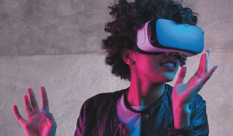 CB_News's tweet photo. #CBEXPERT Vent favorable pour les interfaces immersives - Tribune mensuelle de @EricScherer, Directeur de l’Innovation et de la Prospective de @Francetele https://t.co/8Lk8rsIBY8 https://t.co/tzaSYKO53Q