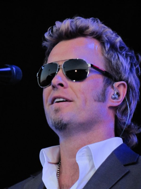 aha_com's tweet image. From the archives: a-ha at Warsteiner HockeyPark in Mönchengladbach, Germany | 28 May 2010 | Ending On A High Note Tour #endingonahighnote 
See the full set of photos by Danielle van der Raaf - Bakker here: flickr.com/photos/a-ha_co…