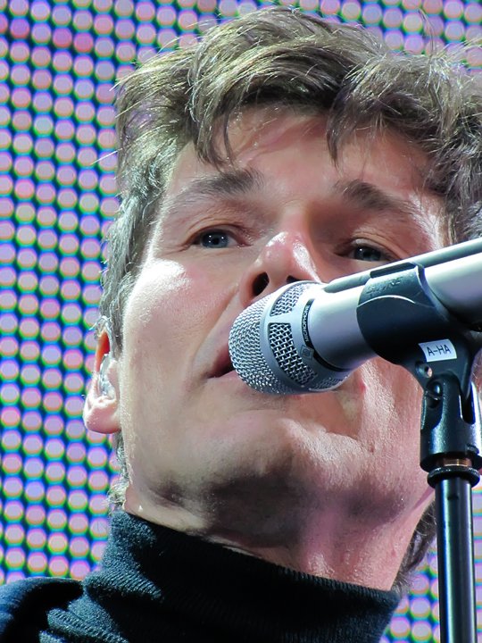 aha_com's tweet image. From the archives: a-ha at Warsteiner HockeyPark in Mönchengladbach, Germany | 28 May 2010 | Ending On A High Note Tour #endingonahighnote 
See the full set of photos by Danielle van der Raaf - Bakker here: flickr.com/photos/a-ha_co…