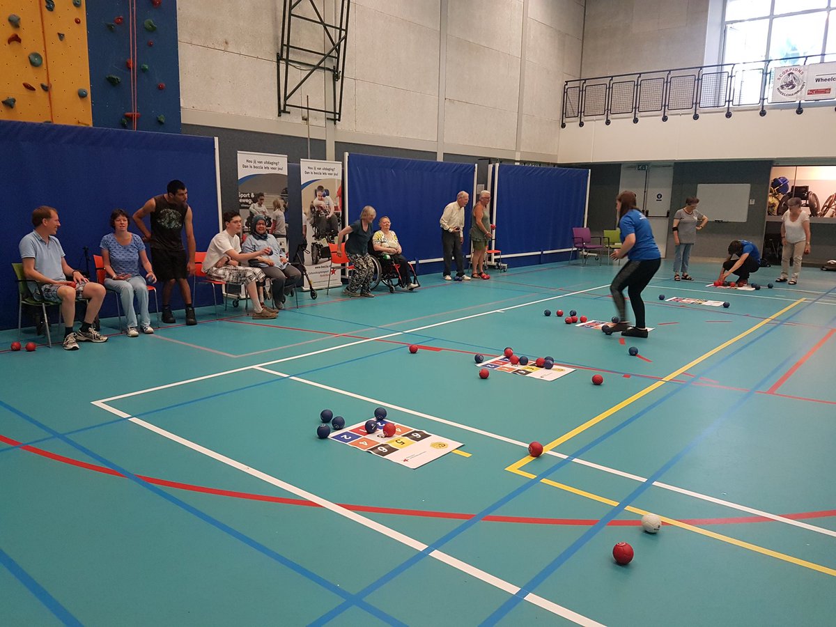 Veel enthousiaste deelnemers tijdens de Boccia clinic afgelopen zaterdag tijdens de Sportdag bij revalidatieventrum <a href="/DeHoogstraat/">De Hoogstraat</a> in Utrecht 😃💪 #boccia