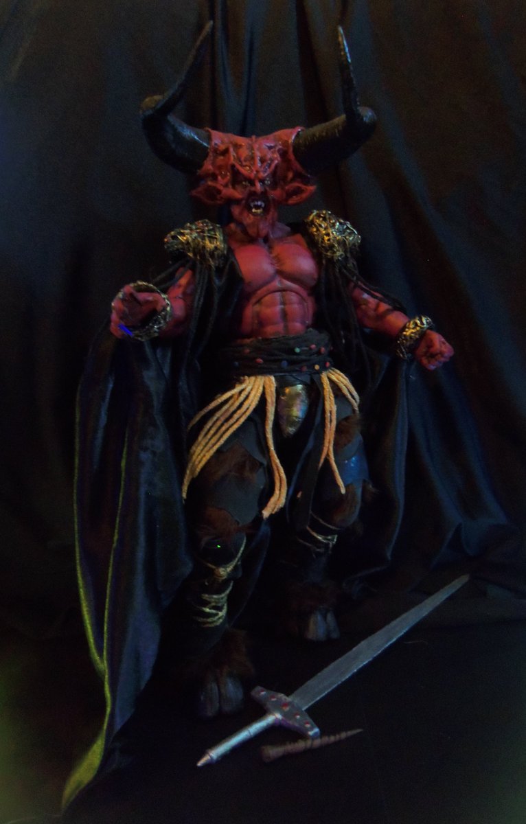 ESCC_official's tweet photo. Tim Curry as Darkness 1/6 scale figure. From the 1985 80s classic, Legend. Darkness come complete with mixed format outfit, sword and unicorn horn.
#TimCurry #Legend #12inchfigure #80smovies #Fangoria #Lordofdarkness #sixthscalefigure #horrorart #horror #onesixfigure https://t.co/OlWQEDosJo