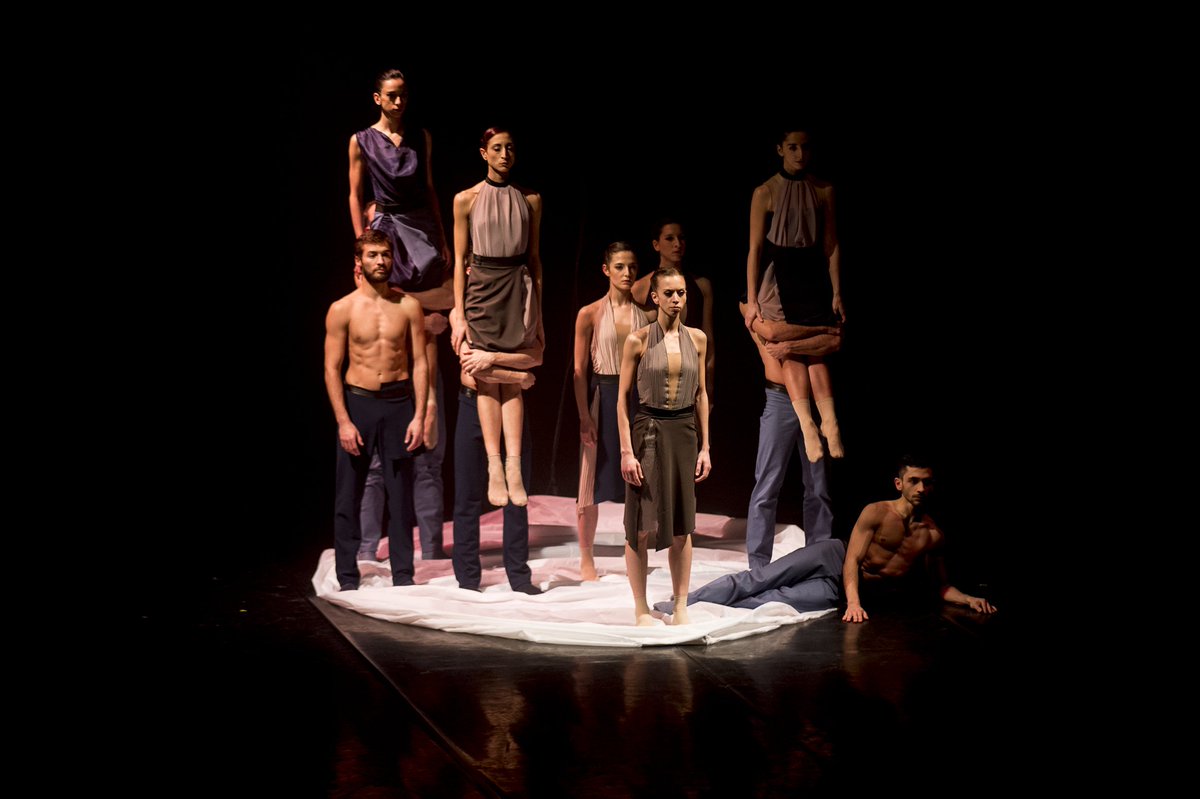 DanzaEstate's tweet photo. Al via un'altra settimana di appuntamenti per @DanzaEstate- 30esima edizione:
MMCONTEMPORARYDANCE e CIEWOEST con @Teatrodonizetti e @TTBteatro 
Info e programma su https://t.co/who3VhzVCC https://t.co/YakQ89uxHY