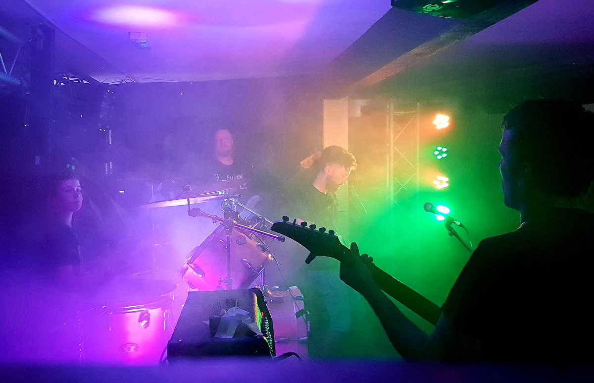 millsno9's tweet photo. Dolgey park 🤘☠🤘☠🤘@DylanPenri @drummerjay8 @Spongarella @KINGSfest @LlanidloesRFC #topband https://t.co/3LW3oJtiUb