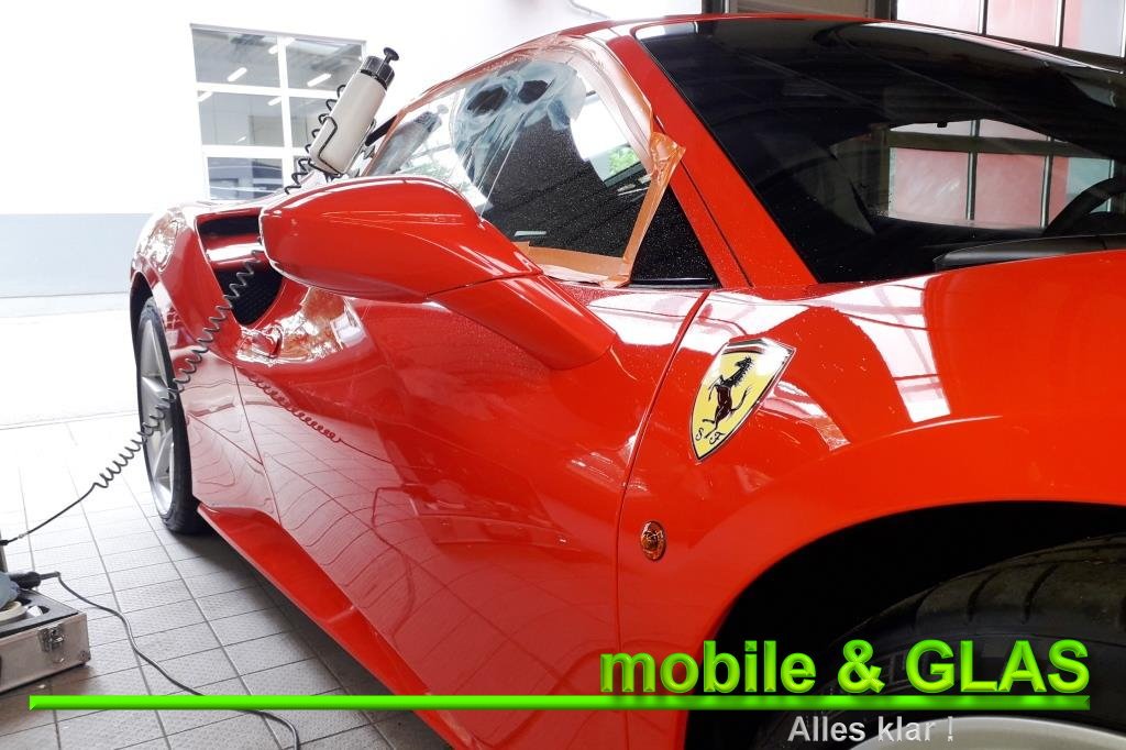 Bevor der Sommer so richtig startet gibt es beim F 488 noch eine #Glaskratzerentfernung an der Seitenscheibe.