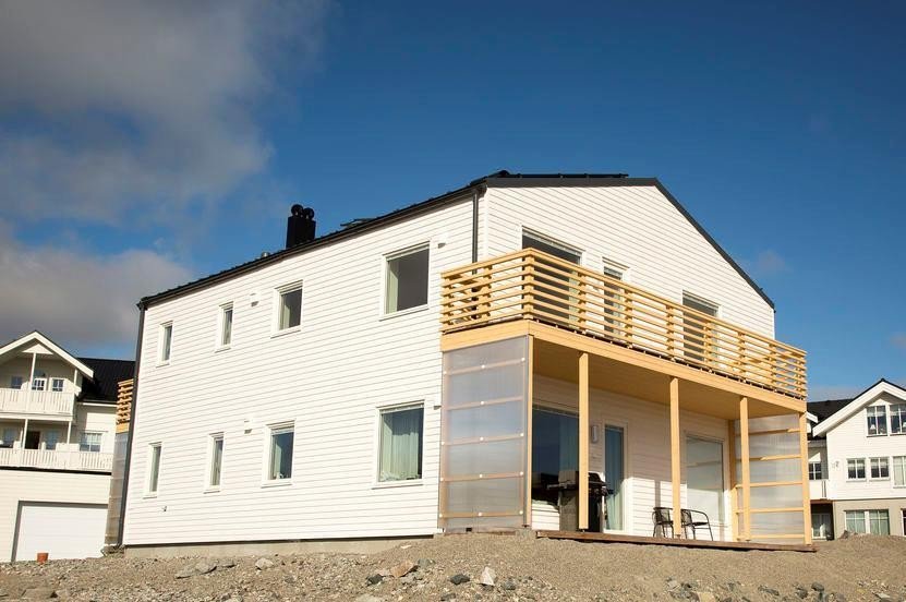VesperFrames's tweet photo. KIRKENES house - NORTH direction - a double house designed to the most extreme conditions in the world !
- směr sever - dvojdům navržený do nejextrémnějších podmínek na světě
https://t.co/HtAlHtgmHR https://t.co/ogaDG8Zloz