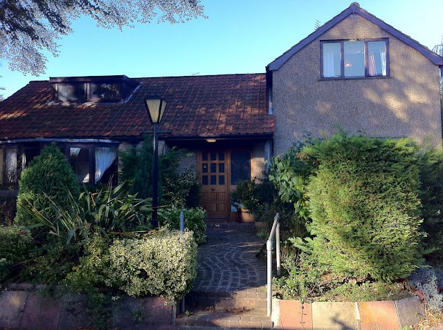 Spring Lane Cottage is our Residential Accommodation for those on our Adult Courses. It is only a 10 minute walk away to the main shops, cinema, restaurants and bars.