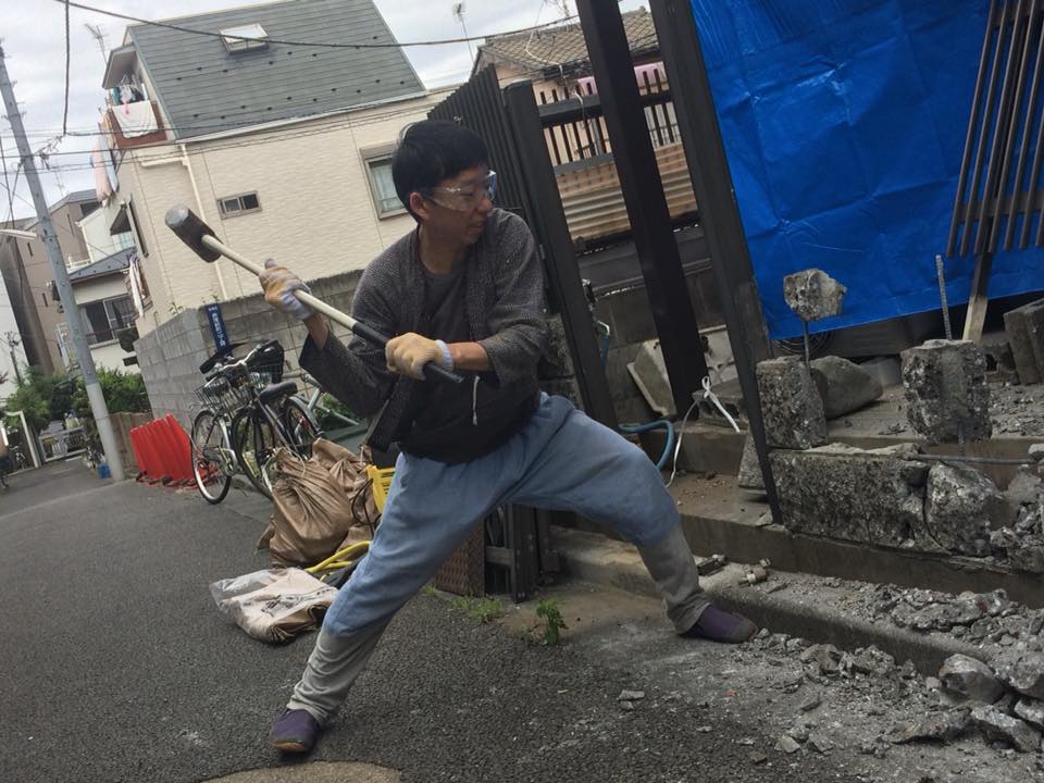 ナリワイ No Twitter ブロック塀ハンマー解体協会 名乗りだけあげてたんですが 先日 都内で依頼があって10人ぐらいでブロック塀をぶち壊しました 女性でも壊せる ナリワイ No Twitter ブロック塀ハンマー解体協会 名乗りだけあげてたんですが 先日 都内で依頼があって10人ぐらいでブロック塀をぶち壊しました 女性でも壊せる