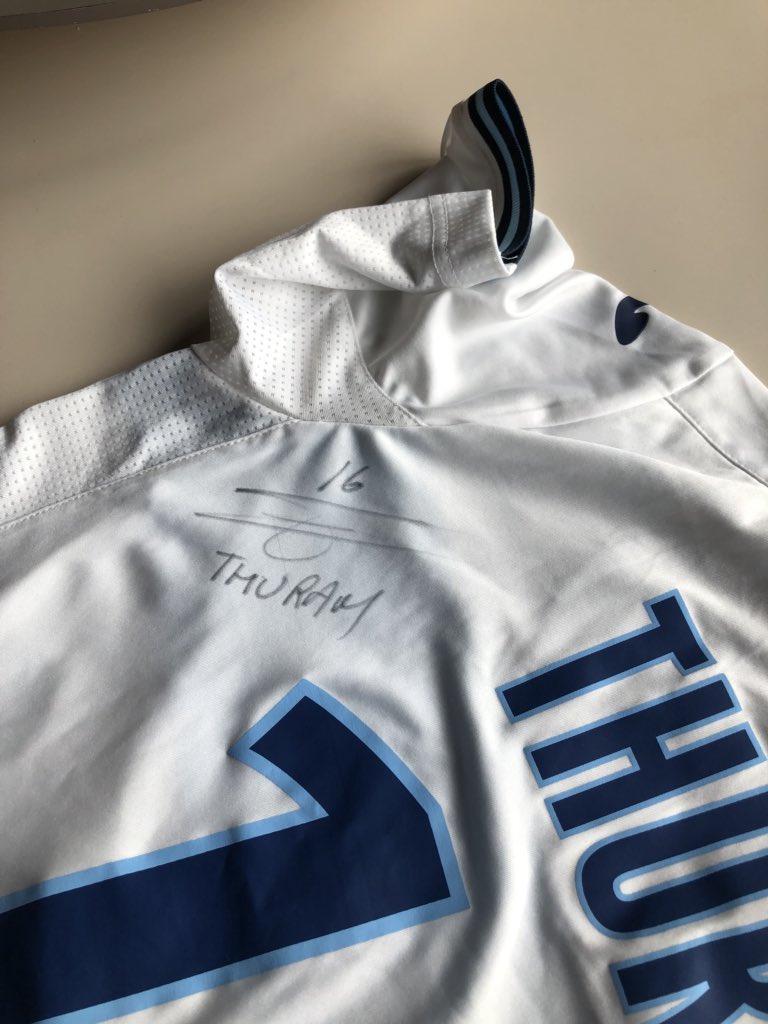 Les amis, pour vous remercier de votre soutien toute la saison, j’ai décidé de vous faire gagner mon maillot dédicacé ! C’est super simple il suffit de RT ce tweet et de me follow ! Je désignerai un gagnant très vite, bonne chance à tous ✌🏿🎁🍀 #TEAMHAC