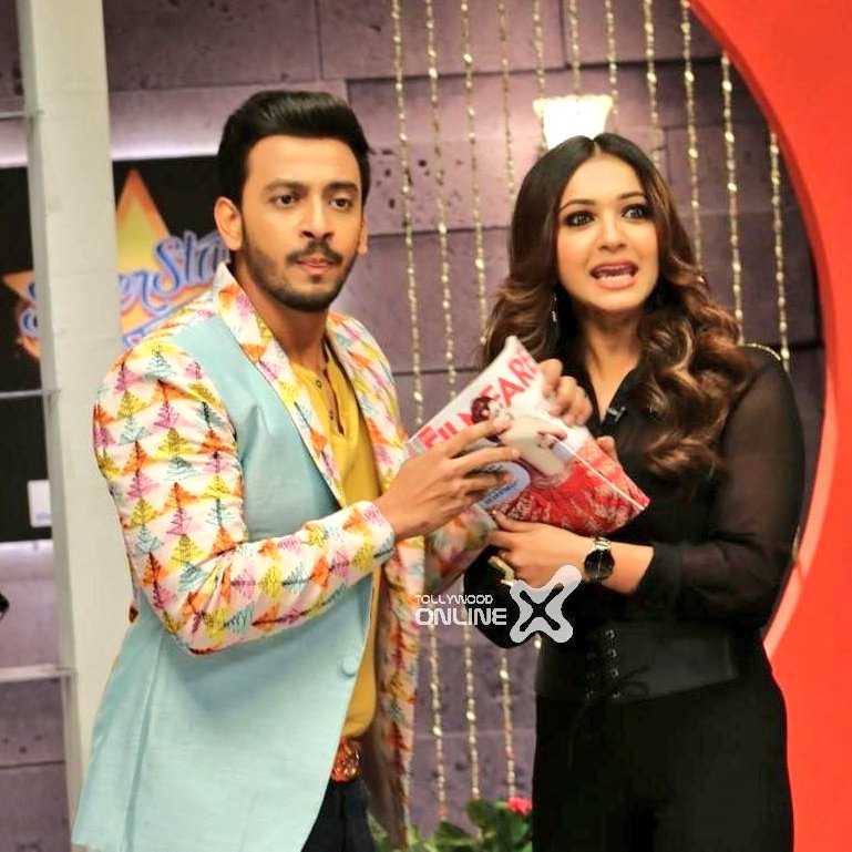 RamiAbdullah07's tweet photo. Did You enjoyed Yesterday's Episode of #SuperstarAdda with @bonysengupta nd our queen @KoushaniMukher1 Hit like nd retweet I Enjoyed Yesterday's Episode @bonysengupta @KoushaniMukher1 @KoushaniMukher1 darun class nile @bonysengupta r👌 Darun que kreco বনি দা কে @KoushaniMukher1 https://t.co/kflp73Pv6F