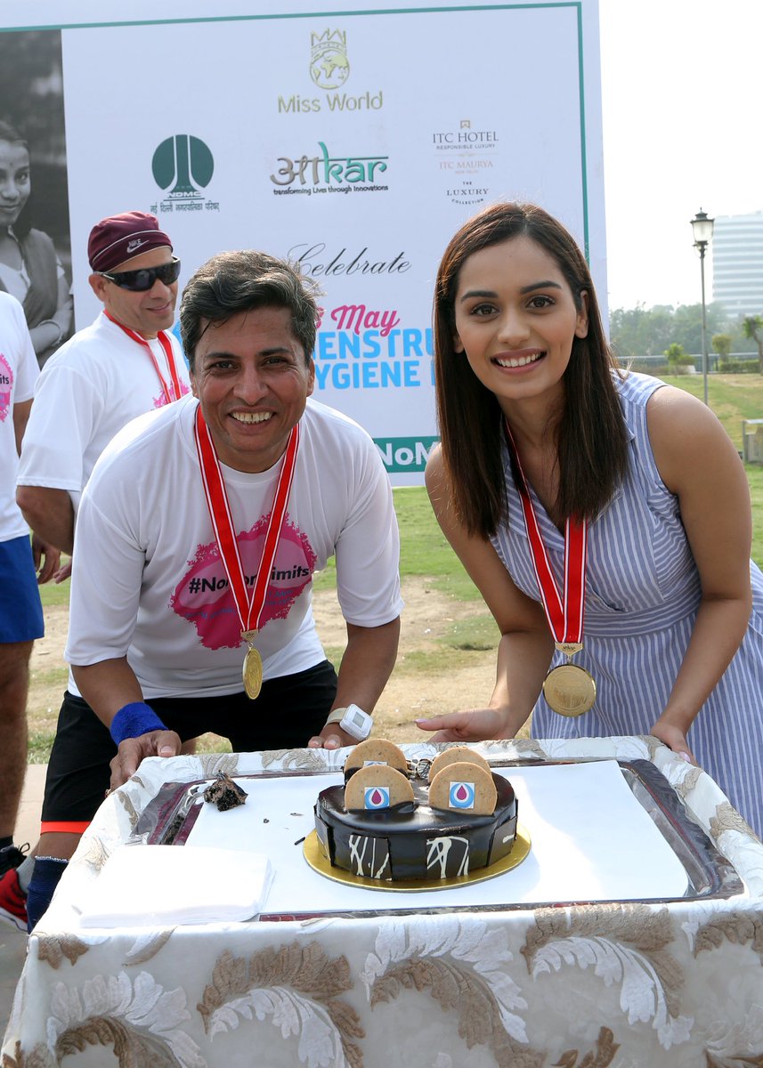 Today, on World Menstrual Hygiene Day, #ITCMaurya flags of the #Runforever #Funforever marathon with Guinness Book of World Records marathon runner Roop Betala & his team. @ManushiChhillar felicitated the runners in Central Park, Connaught Place. #TogetherWeCan #ResponsibleLuxury