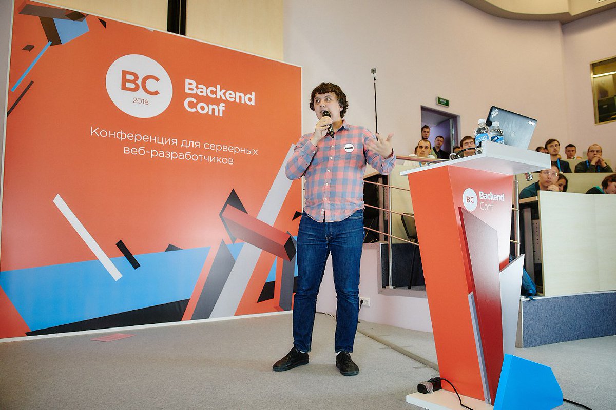 RITFestRussia's tweet photo. Все, что раньше мы не знали о корутинах. Главный Software Engineer в @Exnodes @rvncerr (Дмитрий Калугин-Балашов) выступил с докладом, ответил на вопросы и отлично провел время! ✌
#рит #backendconf https://t.co/FbVuthoJPw