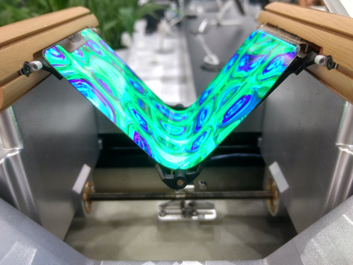 GChansin's tweet image. I had a great time at #DisplayWeek18 
Here are some of the best looking displays from Samsung, E Ink, BOE, LG