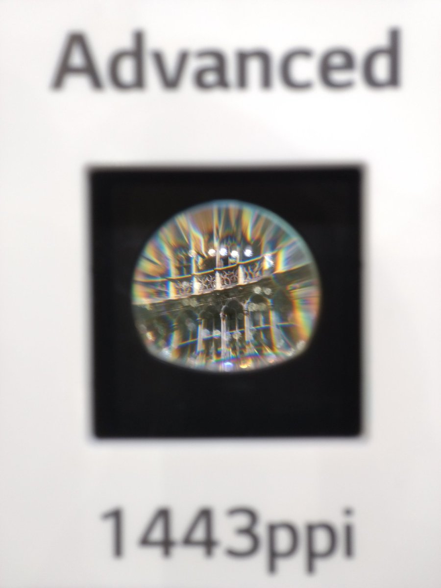 GChansin's tweet image. I had a great time at #DisplayWeek18 
Here are some of the best looking displays from Samsung, E Ink, BOE, LG