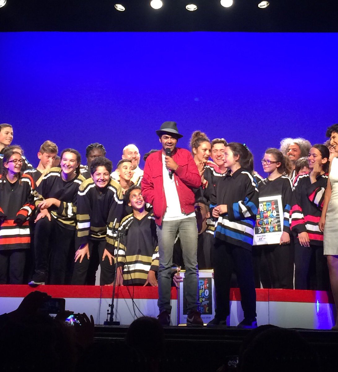 MarianneContent's tweet photo. Tu as le Monday Blues ? Bah rejoins-nous au théâtre de la Madeleine, petite aprem sympa avec @DebbouzeJamel pour les Trophées de l'impro Culture et Diversité. Ca claque ! Bravo à Paris pour la victoire bien méritée !!!! #Impro #ViveLeLundi #FailinGracefully #nofilter #Diversité https://t.co/Wm8DH00RJT
