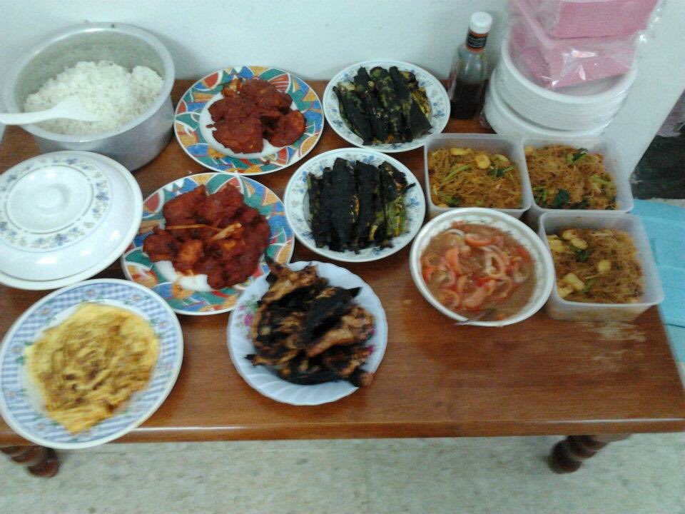 MoSyafiqYaShak's tweet photo. Tengok Ima masak Mee, teringat pula buka puasa dengan kelas diorang dulu.
Semua pegi rumah sewa Yana in Taman Maju (thankfully kelas tu all girls), masak kat situ, buka sekali, gelak2 happy2
One of the best Ramadan memories.
Good times!
๐ข๐
#OM3G
#OM5F
#TerimaKasihRamadan https://t.co/1PgbpXqlFy