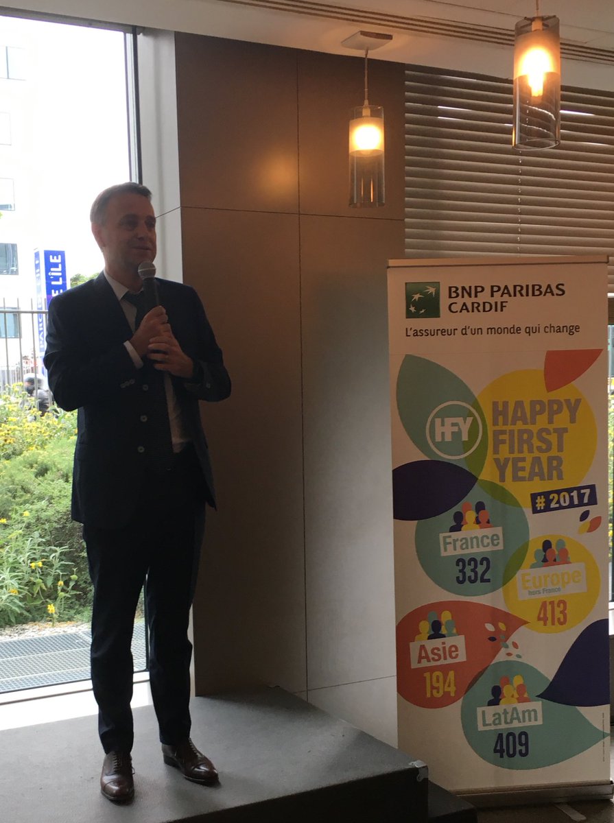 bnpp_cardif's tweet photo. #HappyFirstYear @RenaudDumora CEO #BNPParibasCardif félicite les nouveaux entrants dans l'entreprise en 2017.
#BestPlaceToWork https://t.co/SinRhF3bl9
