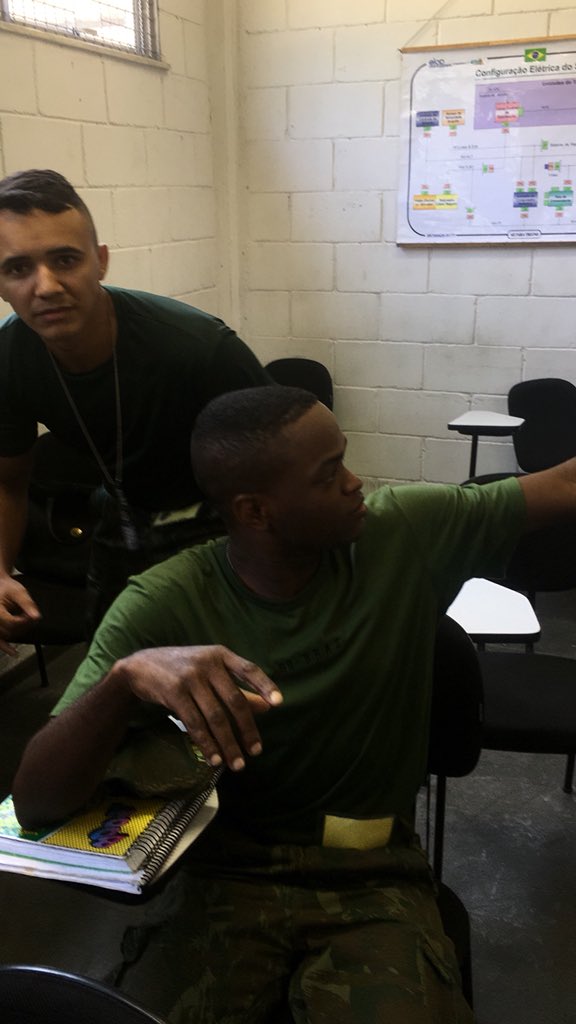 jmcqsoares's tweet photo. Já viu naval ter medo de perereca?? Hahahha só o Braz mesmo  hahahahh https://t.co/42pxMUysvt