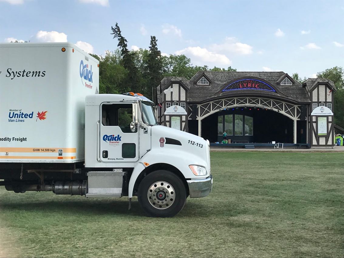 UnitedCanada's tweet image. Big bear hugs to United Mover @QuickTransfer who helps out annually at the @chfmanitoba&apos;s Teddy Bear Picnic. Great work! #WPSCommunity