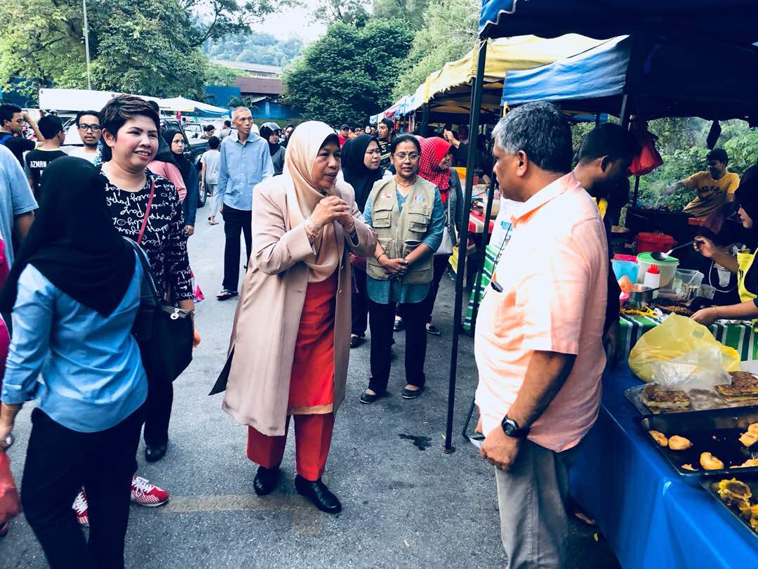 parlimenampang's tweet photo. YBM Zuraida @ybzk99 membuat lawatan bazaar Ramadhan Bandar Baru Ampang hari ini. https://t.co/vRVaCFyYu9