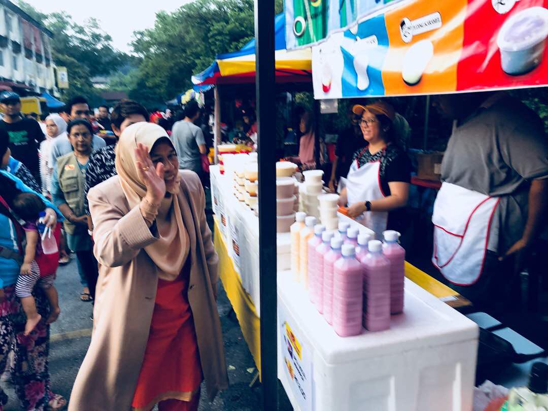 parlimenampang's tweet photo. YBM Zuraida @ybzk99 membuat lawatan bazaar Ramadhan Bandar Baru Ampang hari ini. https://t.co/vRVaCFyYu9