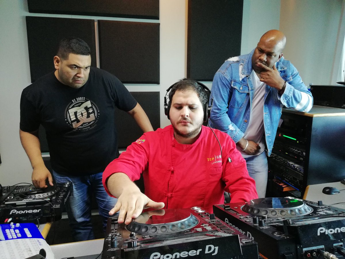 QUE!? 😮 El #Chef <a href="/lonshox/">Alonso García</a> es un experto en TODOS los tipos de platos.📀🤣😎 No te pierdas @topchefpa HOY desde las 8:45pm por @telemetro 👌🏻 #TopChef #TopMorningShow <a href="/djpointbreaker/">Dj Point Breaker</a> <a href="/luchitowilliams/">Luis Williams Ortega</a>