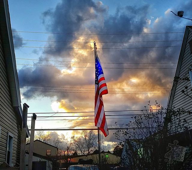 GoConstrux's tweet image. [59,909:86,400] Remembering all of those that have made the ultimate sacrifice. And take the opportunity to thank all of those currently serving. Thank you! 🇺🇸 🙏  #BeGrateful  #MemorialDay #WeRemember #MilitaryFamily @25Down bit.ly/2sj0XYw