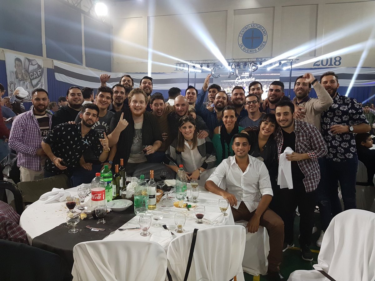 JuventudCalamar's tweet photo. Mayo2018 un mes de felicidad .. #PlatenseCampeón + triunfo en la Copa Argentina y el festejo final, la cena aniversario del campeón. ¡Felices 113 años Calamar! en las malas, en las buenas, siempre a tu lado marrón. https://t.co/qUScdgTkv9