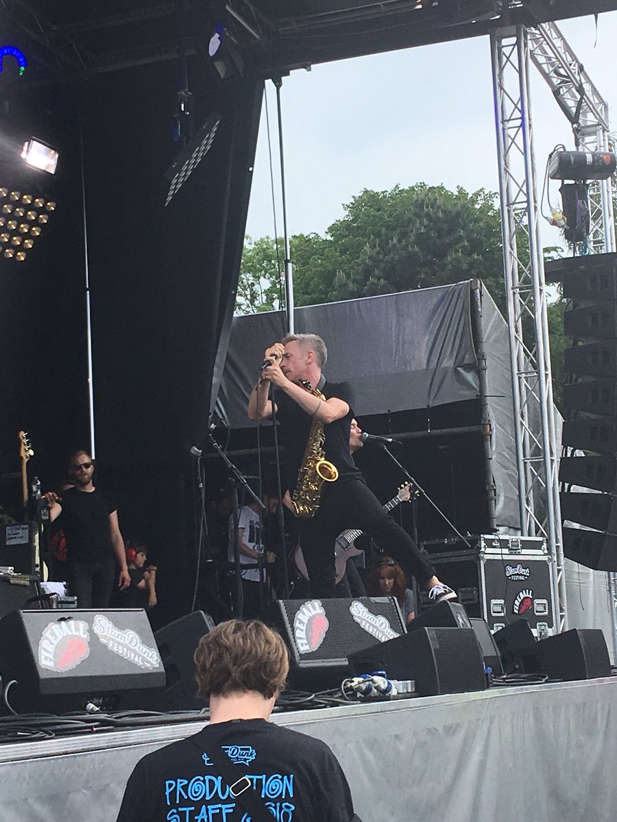 SaraLT86's tweet photo. Left the boys watching State Champs and got myself on the barrier for Capdown 🤘🏻🍻☀️ #SDF18 #SlamDunkMidlands https://t.co/ZiEQwiH5Mg