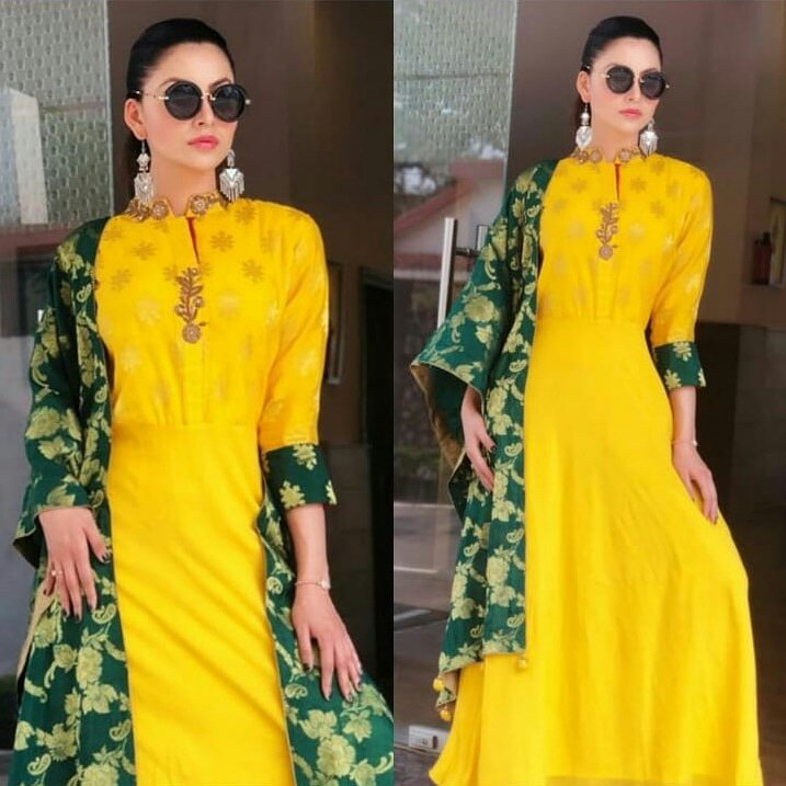 desigrace's tweet photo. Like it 👍 or love it💓 Urvashi Rautela for an event.
@bollywoodstylefile
@themissdesignercollection 
#repost #fashionblog #desigrace #glam #summer #indianhair #bollywoodstyle #trend #mensfashion #fashionista #liebe #bollywoodfashion #robe #outfit #fashion #urvashirautela https://t.co/AUHFa5yqKB