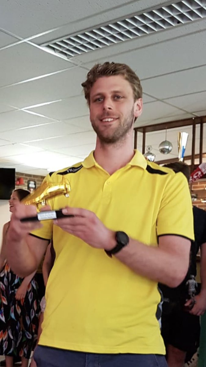 DomstadMajella's tweet photo. Jan Kowalsczyk wint de gouden schoen 2017-2018!! Na de laatste wedstrijd tegen ‘t Goy werd op de afsluitende barbeque de meest waardevolle speler bekend gemaakt. Jan gefeliciteerd!! https://t.co/ZI5fgdIhdA