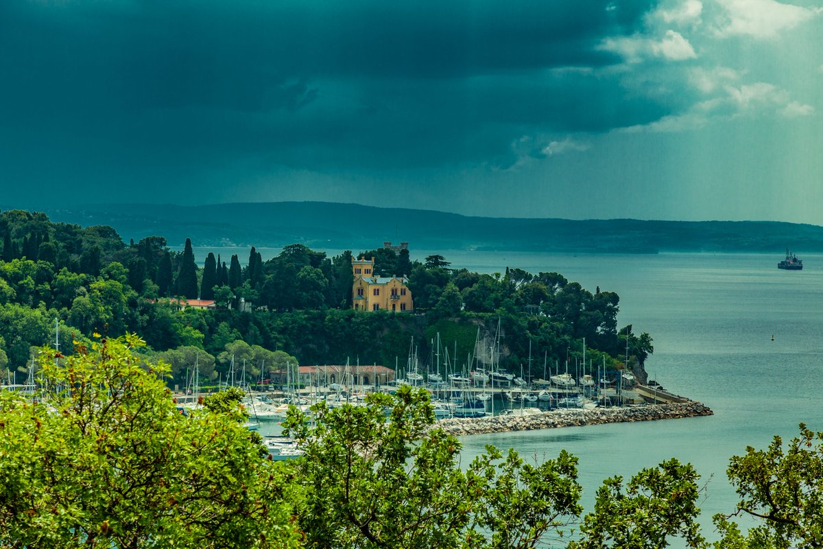 #DHH #Trieste #meeting (24 and 25 May 2018)
A very productive meeting for sharing the results of all the #group companies and getting ready for the new challenges
#sharingknowledge #DHH #techgroup #holding
